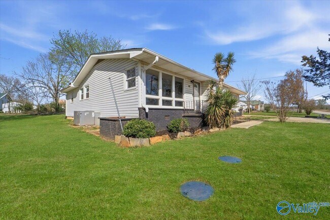 Building Photo - 372 Clutts Rd