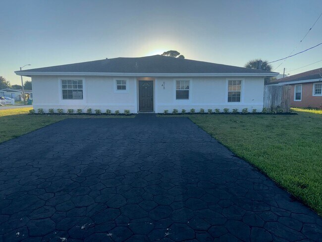 Building Photo - 618 NE 1st St