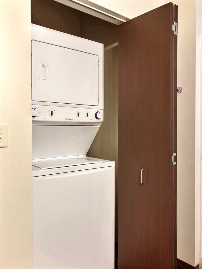 In unit Washer Dryer - Quail View - 55+