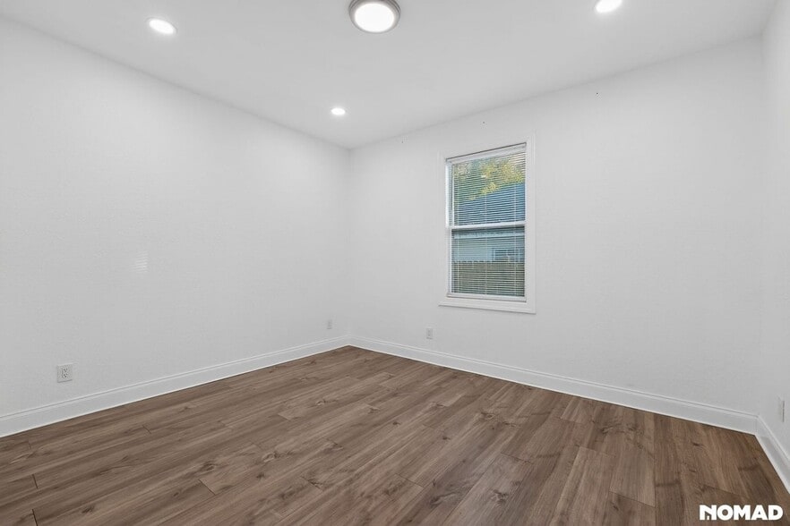 Building Photo - 3227 70th Ave N