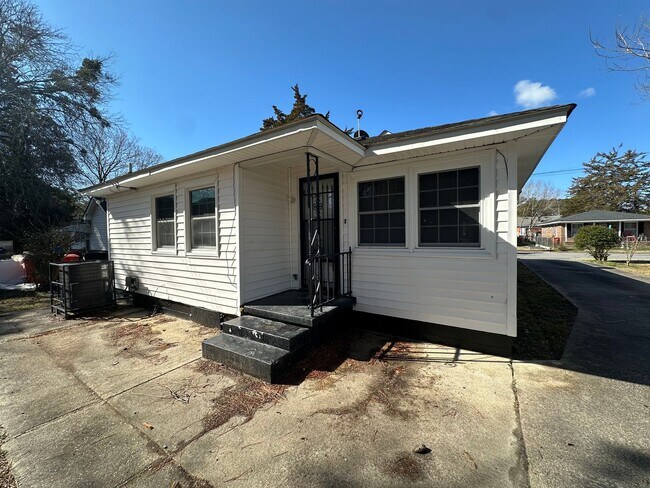 Building Photo - 1302 Highland Ave