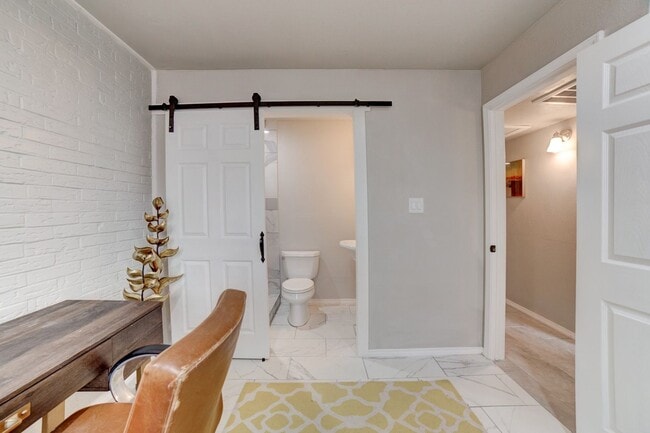 Building Photo - Fully furnished condo unit - all bills paid