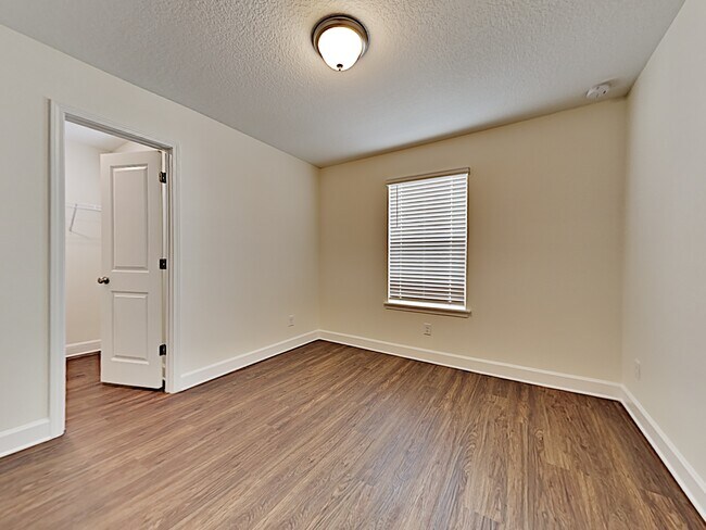 Building Photo - 3367 Roundabout Drive