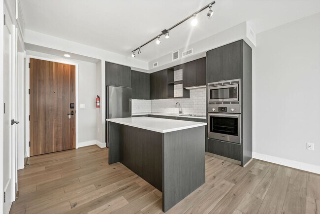 Building Photo - 6 Minute Walk to the Metro! 25 Minute Walk...
