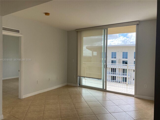 Building Photo - 2425 SW 27th Ave