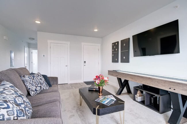 Building Photo - 5242 Fallon St