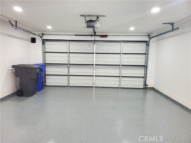 Building Photo - 10654 White Oak Dr