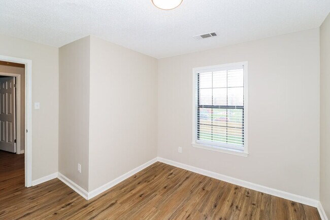 Building Photo - 7733 Deerfield Trce