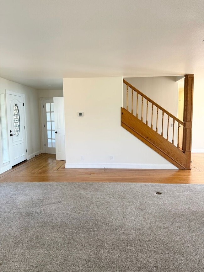 Building Photo - Pet Friendly! Walk to Downtown