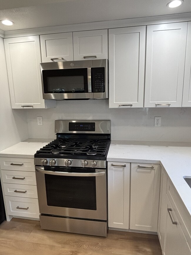 Building Photo - 34 Alvares Ct