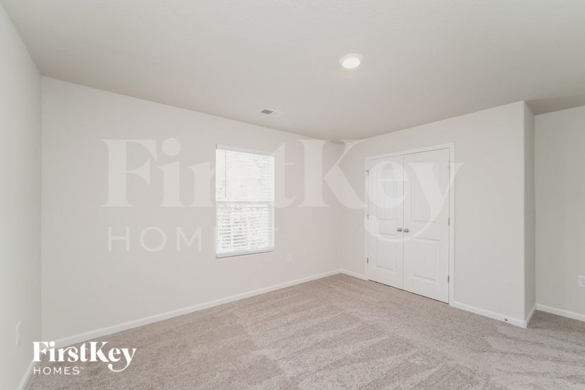 Building Photo - 8421 Deerwood Rd