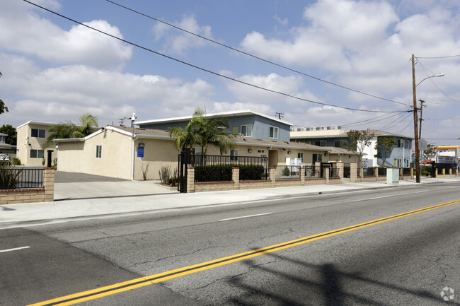 Building Photo - Tiki Apartments