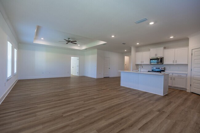 Building Photo - Stunning 5 Bedroom Home in Fairhope, AL! Spacious, Modern, and Move-In Ready!
