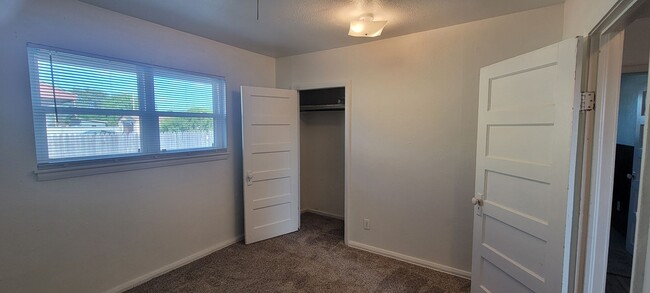 Building Photo - UPDATED HOME IN NORTH CLOVIS