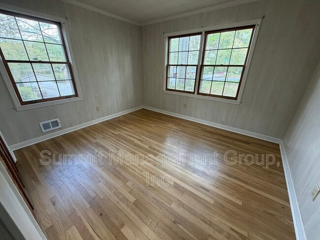 Building Photo - 200 Indian Creek Dr