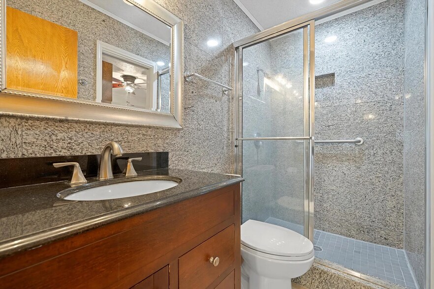 Isolated Bathroom - 273 Leafy Hollow Ln