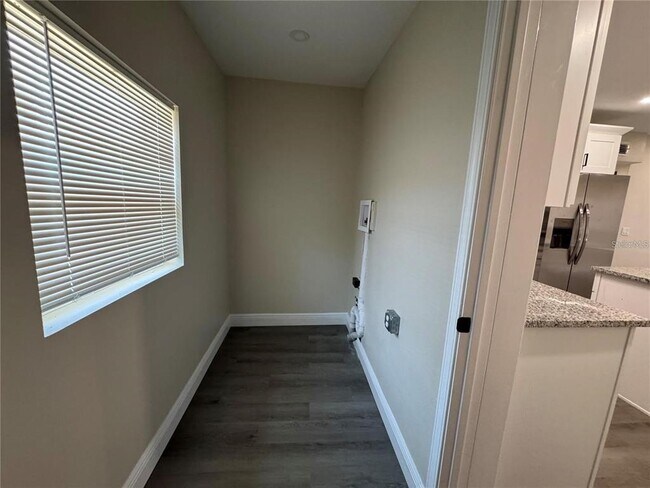 Building Photo - 7039 Lenox Dr