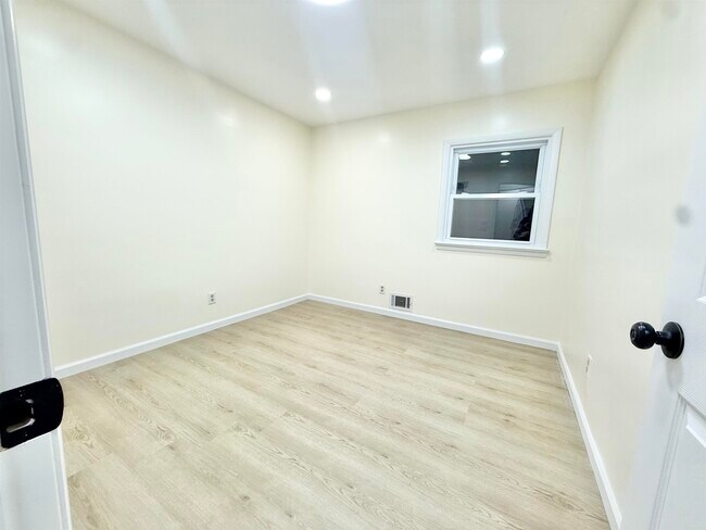 Building Photo - 588 Avenue A