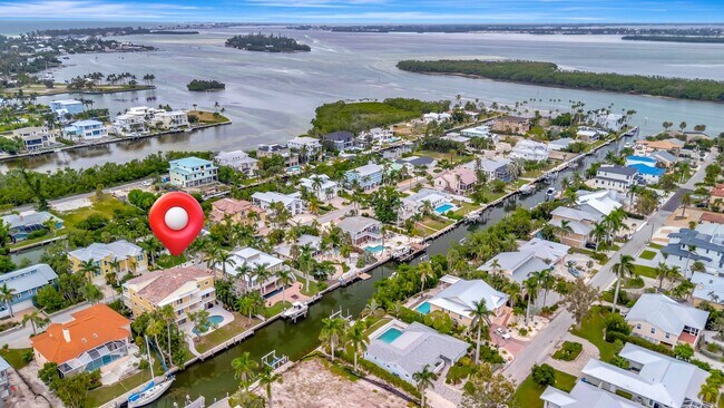 Building Photo - Stunning Annual Rental: Luxury Coastal Living on Longboat Key | 6 Bed | 5.5 bath | 4 car | Pool