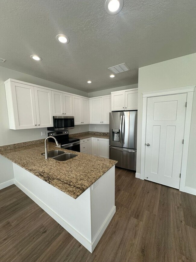 Building Photo - 3 Weeks Rent FREE! 3 Bed 2.5 Bath House for Rent in Morgan!