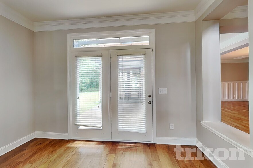 Building Photo - 4384 Challedon Dr