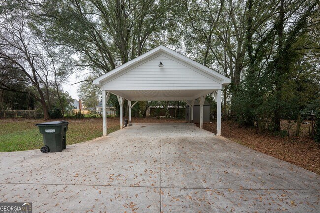 Building Photo - 1020 Bell Cir