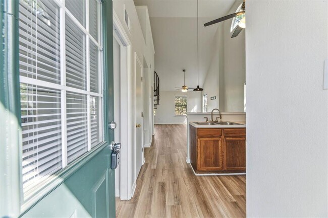 Building Photo - 2908 Whisper Oaks Ln