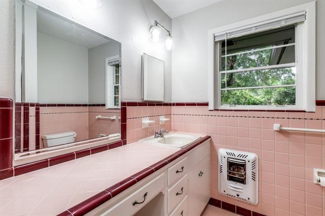 Building Photo - 9831 Mercer Dr