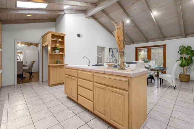 Building Photo - 3691 Laguna Ave