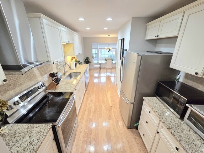 Building Photo - 5407 Leeway Ct