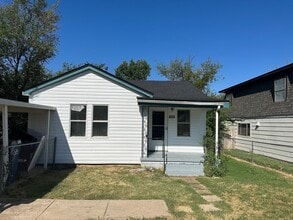 Building Photo - 2012 N Pottenger Ave