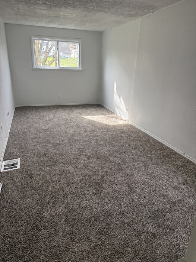 Building Photo - 506 8th St