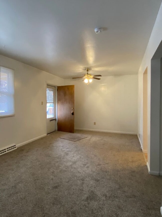 Building Photo - Coming Soon - Well maintained ranch apartment