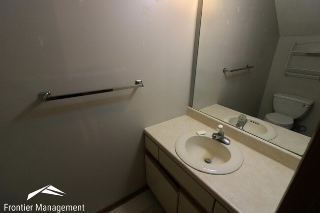 Building Photo - 2528 Candlecrest Cir