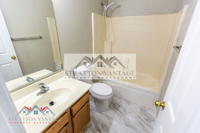 Building Photo - 6714 E Flynn Ave