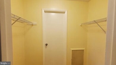 Building Photo - 8854 Spiral Cut