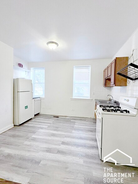 Building Photo - 1900 S Throop St