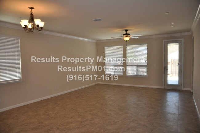 Building Photo - Newer Home in Roseville Gated Community - ...