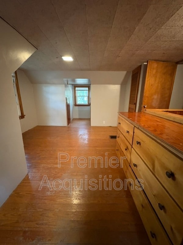 Building Photo - 126 E 3rd St