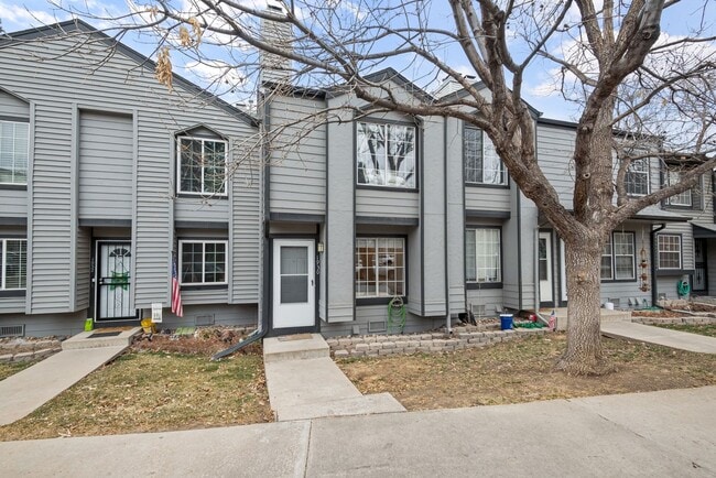 Primary Photo - Charming 2BR Townhome in Denver