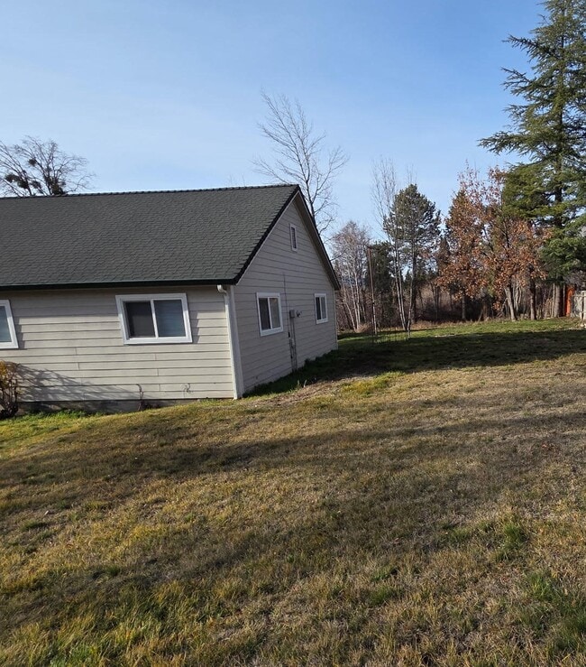 Building Photo - 300 E Lake St