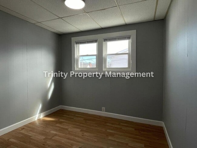 Building Photo - 116 1/2 Maryland Ave