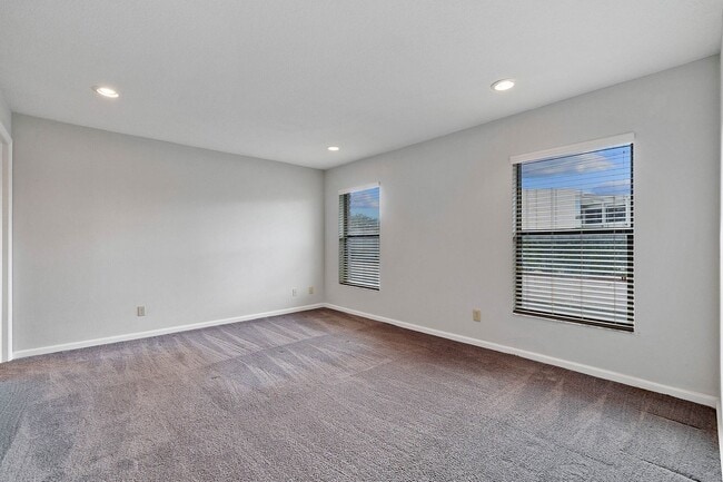 Building Photo - Audubon Park 2/2 Corner Unit Villa with La...