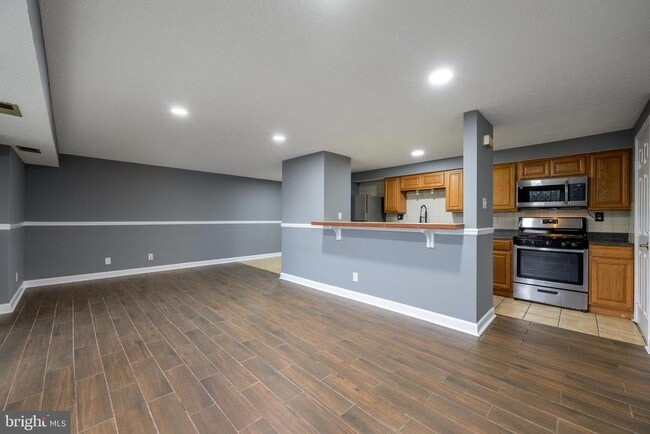 Building Photo - 108 Kenwood Dr