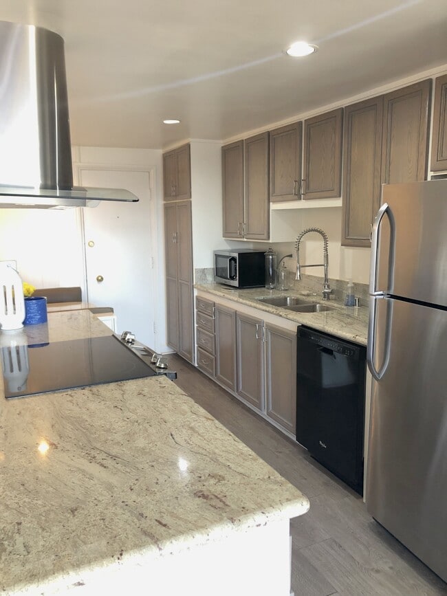 Building Photo - 23914 De Ville Way