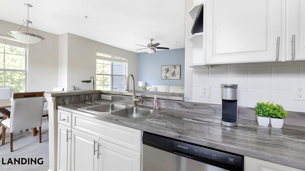 Building Photo - 100 Peyton Pl SW