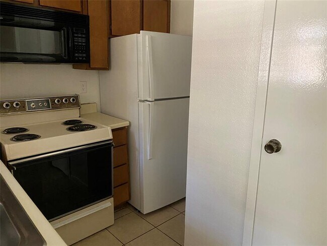 Building Photo - 7901 Cambridge St