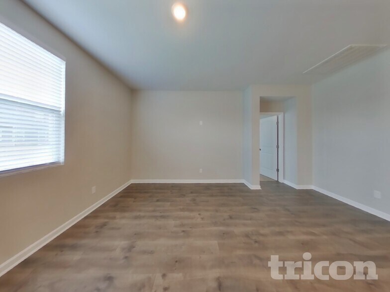 Building Photo - 2028 Tate Farm Ln
