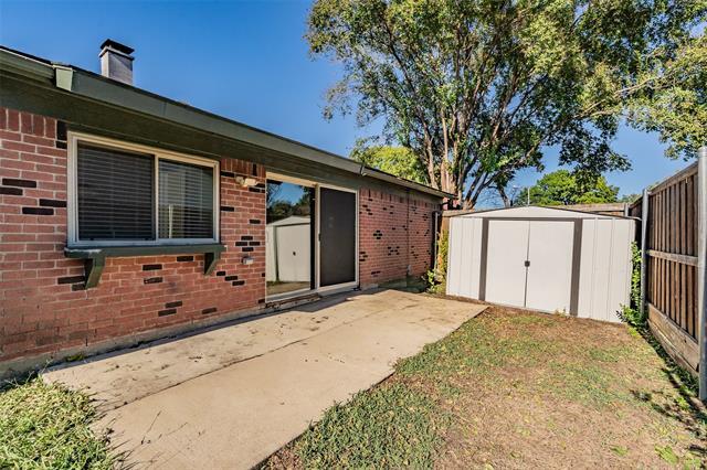 Building Photo - 2912 Charter Oak Dr