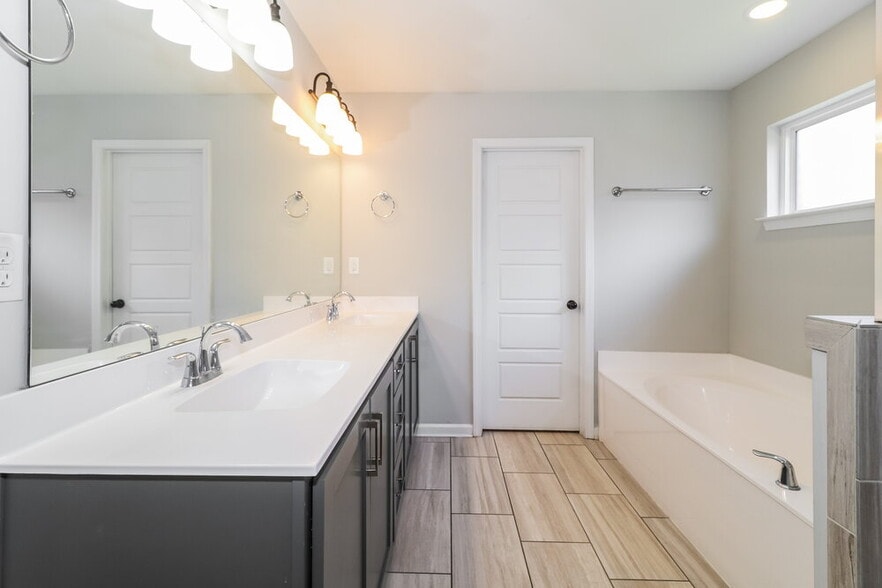Building Photo - 3811 Dawnwood Cir W